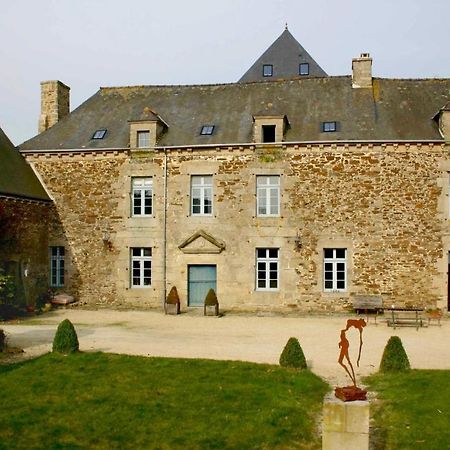 Gite La Terrasse - Manoir Le Plessix Madeuc Corseul 외부 사진